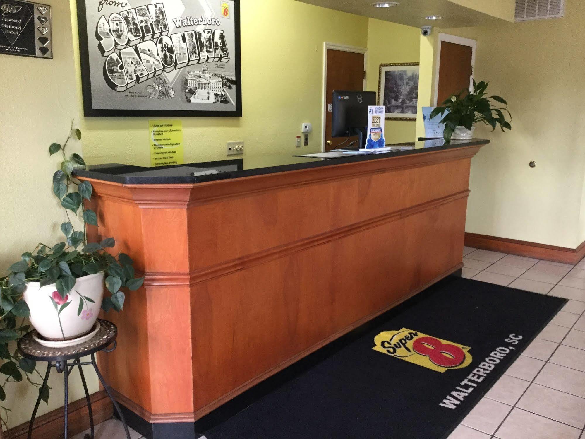 Super 8 By Wyndham Hotel Walterboro